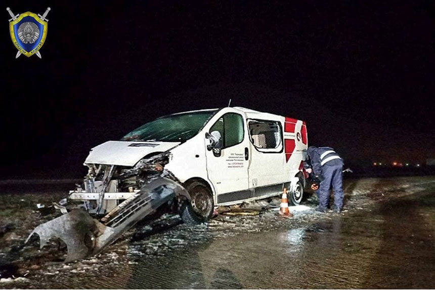 Очень скользко: в аварии на слуцкой трассе пострадало 11 человек, погибла пассажирка легкового авто