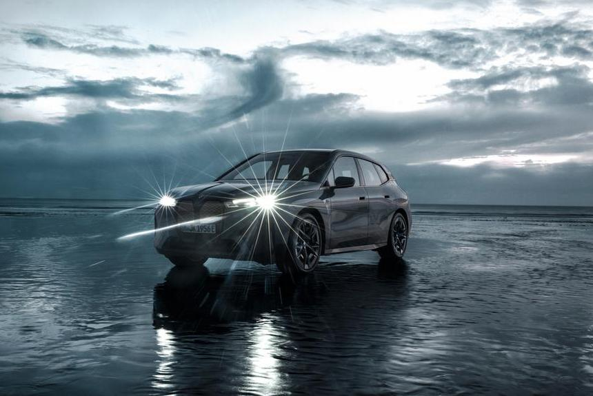 BMW представила "злой" электрический кроссовер iX M60. Он мощный и дальнобойный