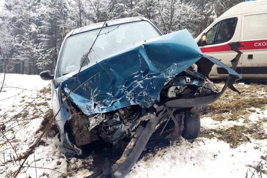 Renault Megane столкнулся с Mercedes на Р-1 в Дзержинском районе – трое пострадавших