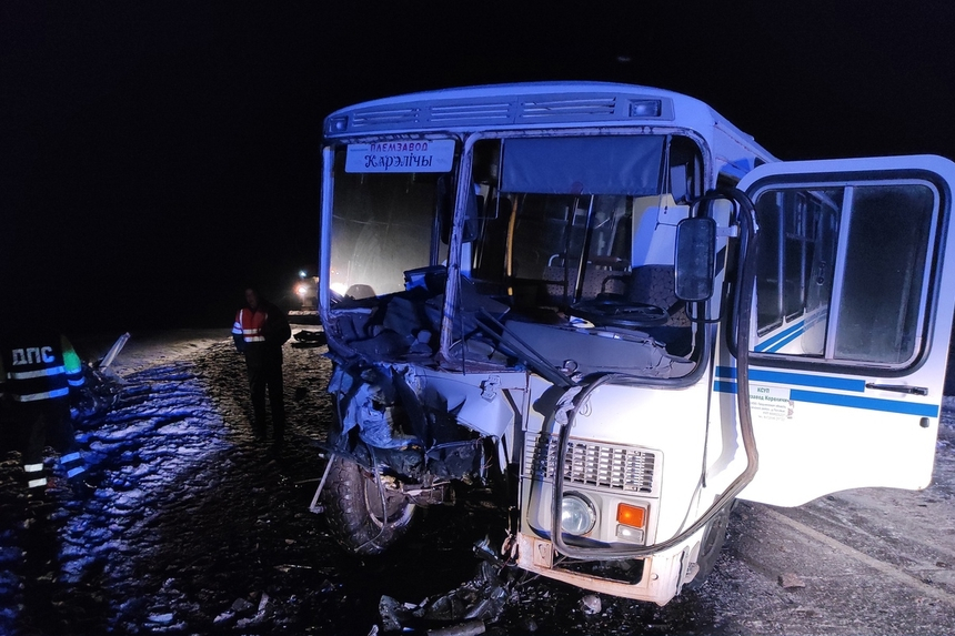 Смертельное ДТП под Кореличами: 21-летний гродненец на Audi, уходя от экипажа ДПС, врезался в автобус