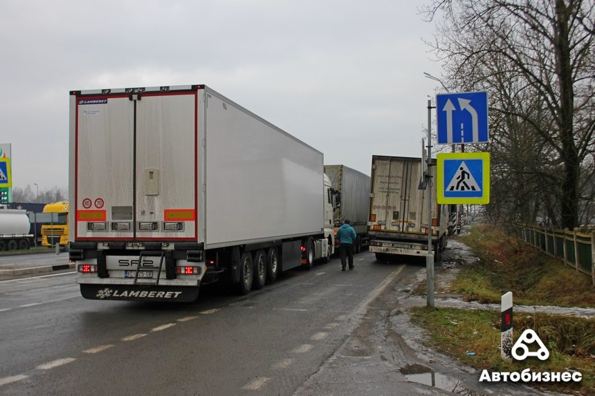Российская АСМАП обеспокоена очередями на границе: "Многие водители не выдерживают"