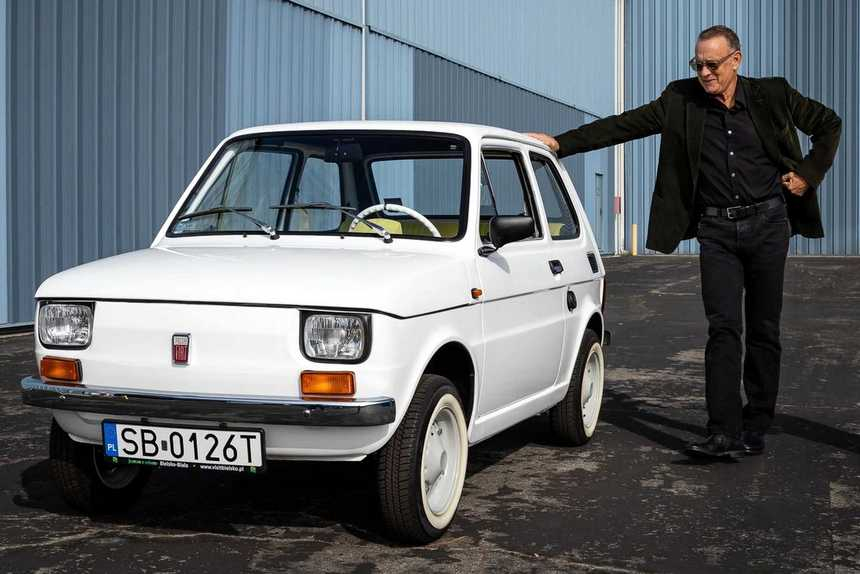 Том Хэнкс продал Fiat 126p, подаренный поляками. Деньги пойдут на благотворительность