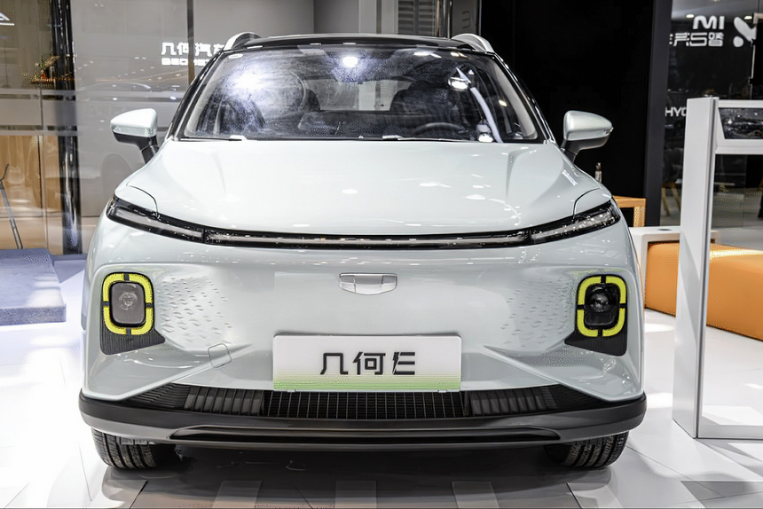 В Китае представили бюджетный электромобиль Geometry E – он стоит всего 13.180 долларов!