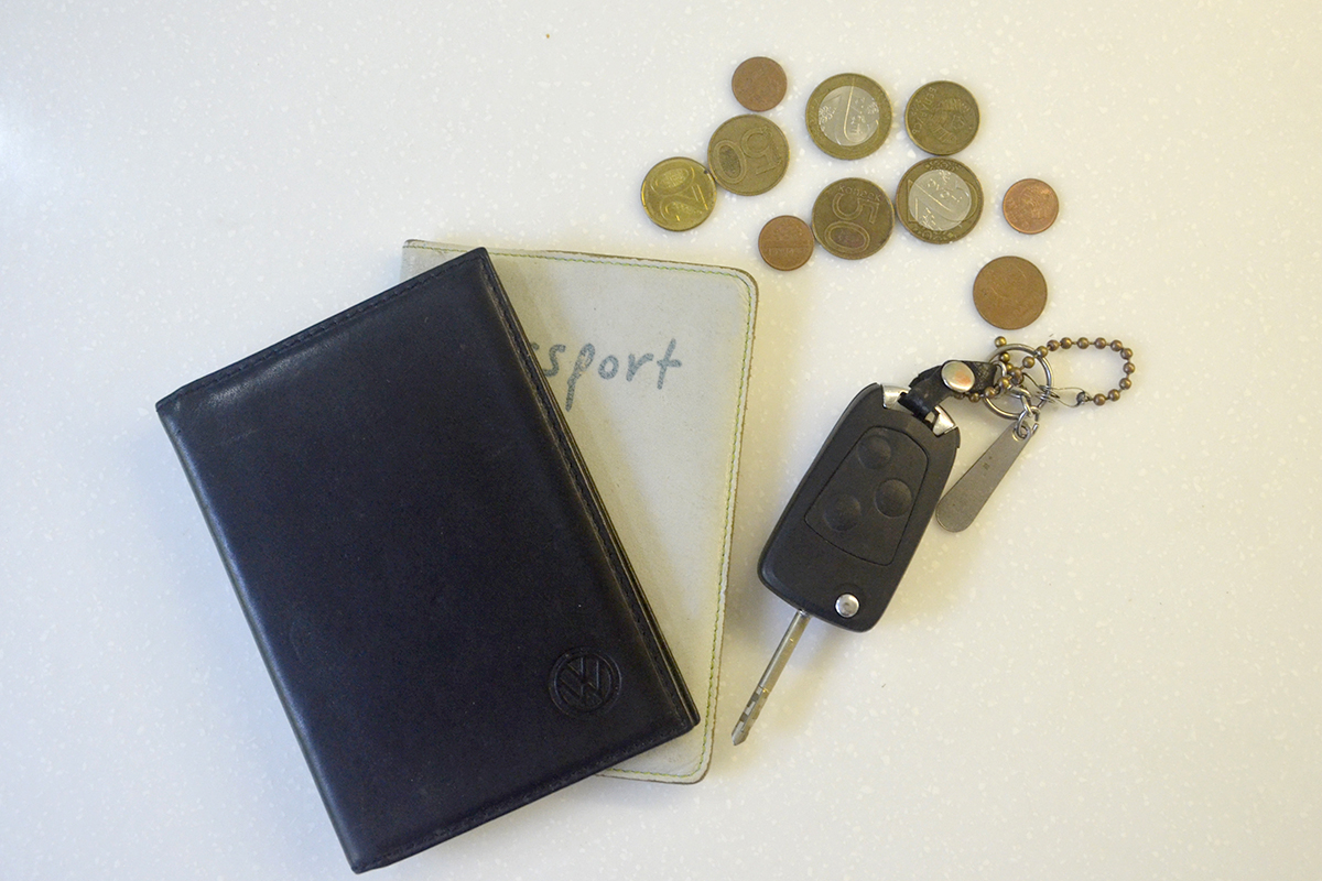 Куда идти и сколько стоит: что делать, если вы потеряли автомобильные документы, ключи или "номера"