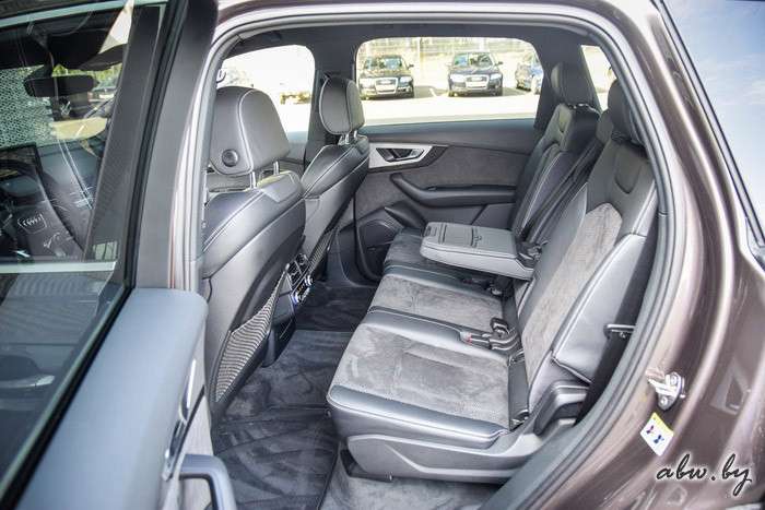 Audi Q7: куда