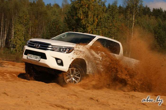 Toyota Hilux New: старая школа, новый подход
