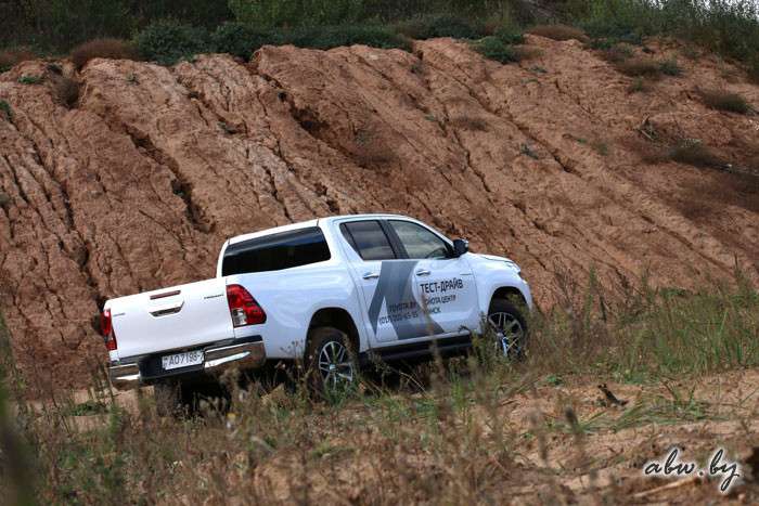 Toyota Hilux New: старая школа, новый подход