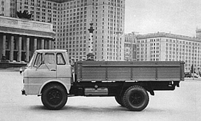 Бескапотный ЗИЛ: по всем статьям лучший, но военным ненужный