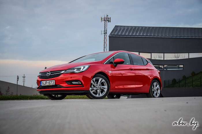 Opel Astra K: взглянул на декольте - встрепенулся бумажник