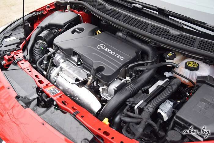 Opel Astra K: взглянул на декольте - встрепенулся бумажник