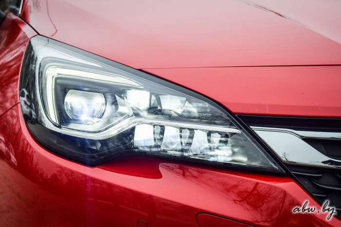 Opel Astra K: взглянул на декольте - встрепенулся бумажник