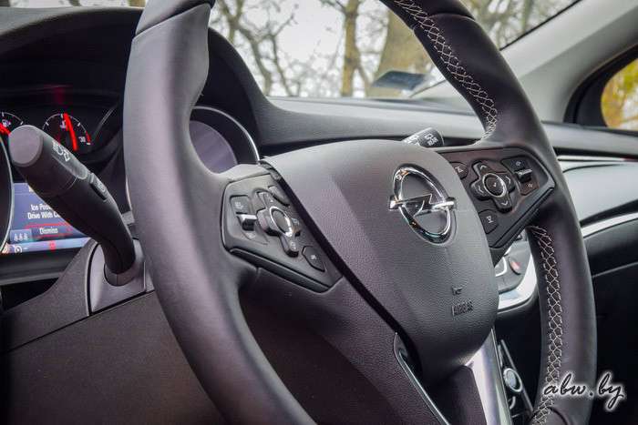 Opel Astra K: взглянул на декольте - встрепенулся бумажник