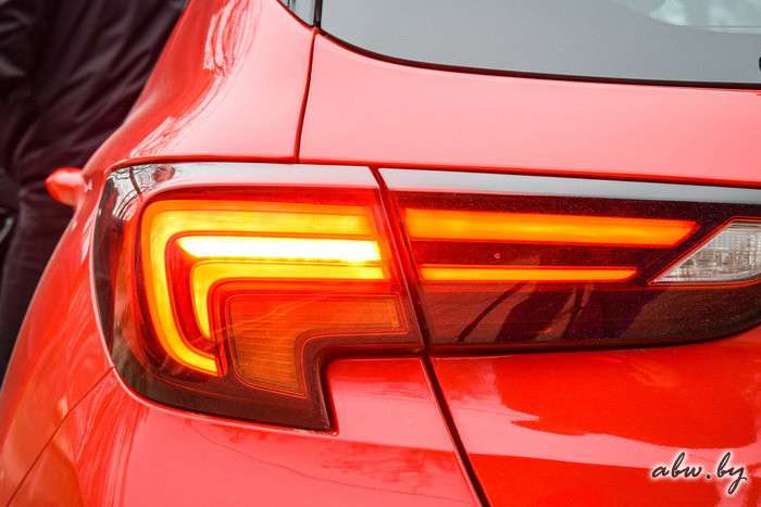 Opel Astra K: взглянул на декольте - встрепенулся бумажник