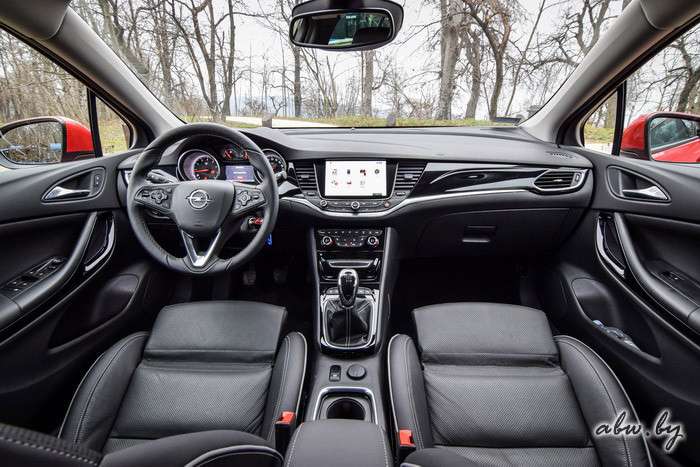 Opel Astra K: взглянул на декольте - встрепенулся бумажник