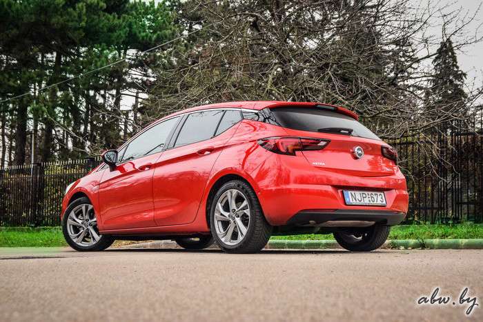 Opel Astra K: взглянул на декольте - встрепенулся бумажник