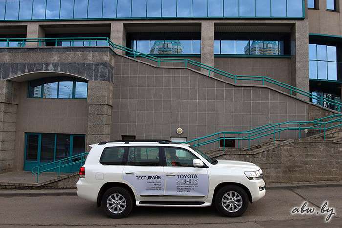 Toyota Land Cruiser 200: 
