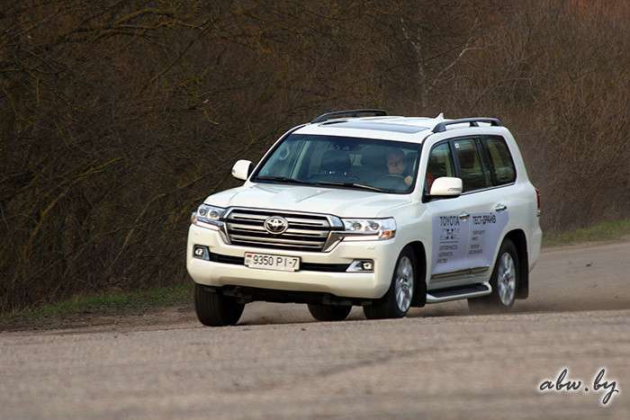 Toyota Land Cruiser 200: 