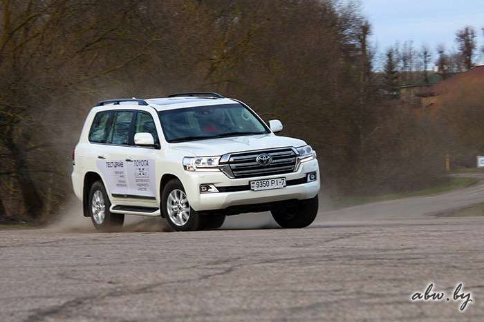 Toyota Land Cruiser 200: 