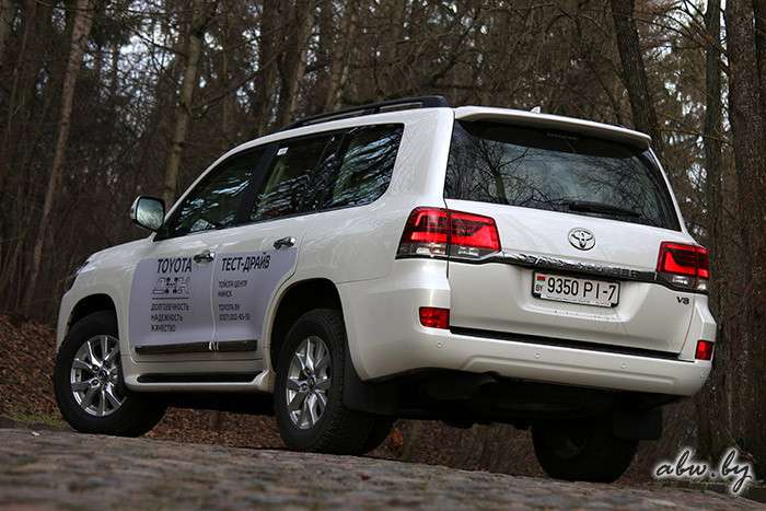 Toyota Land Cruiser 200: 