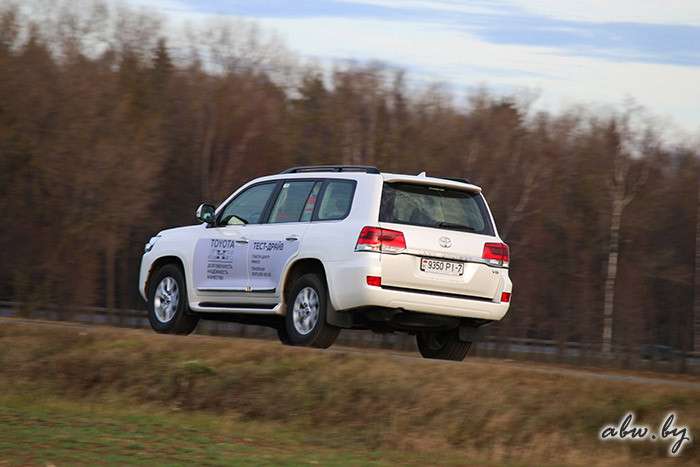 Toyota Land Cruiser 200: 
