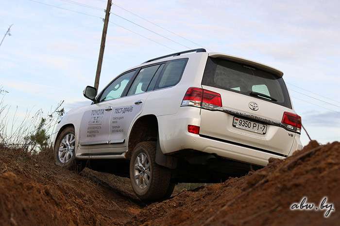 Toyota Land Cruiser 200: 