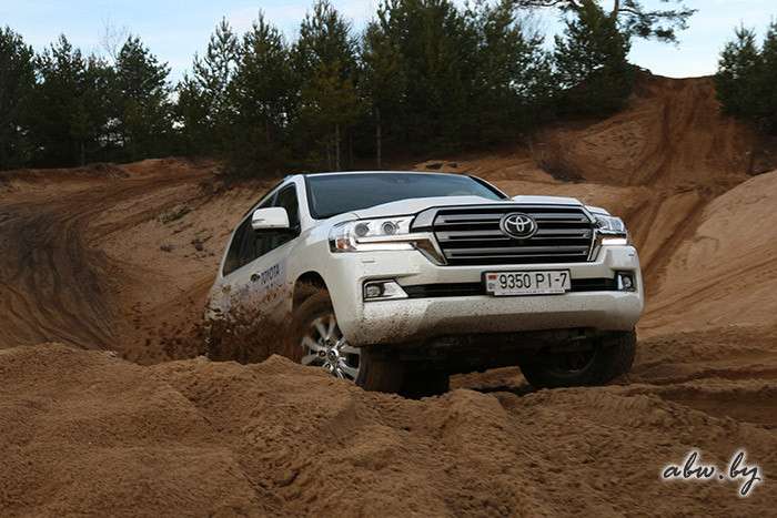 Toyota Land Cruiser 200: 