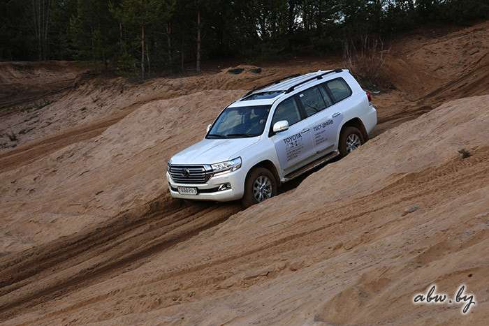 Toyota Land Cruiser 200: 