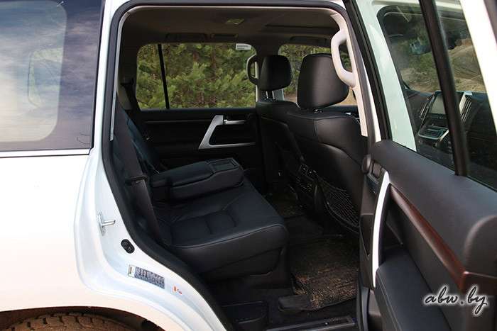 Toyota Land Cruiser 200: 