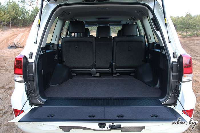 Toyota Land Cruiser 200: 