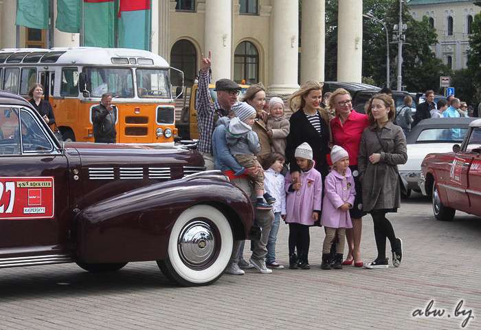 Автомобильная история в центре Минска. Репортаж c «Олдтаймер-ралли-2016»