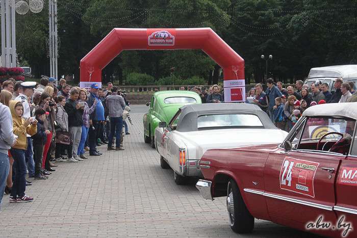 Автомобильная история в центре Минска. Репортаж c «Олдтаймер-ралли-2016»