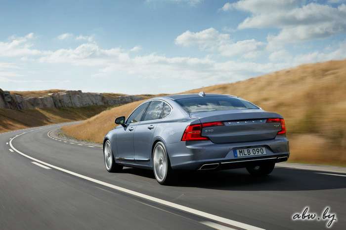 Volvo S90: гость из будущего