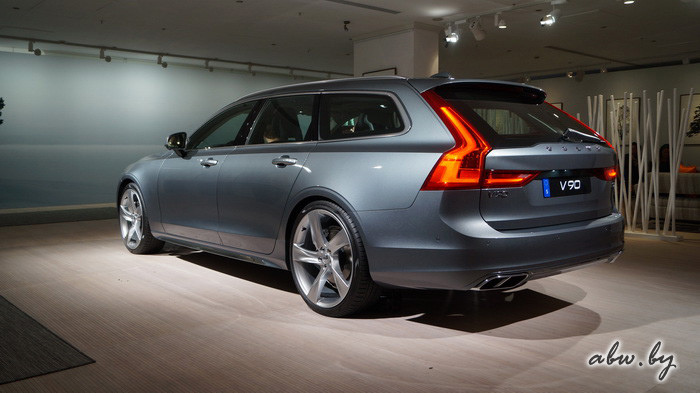 Volvo S90: гость из будущего