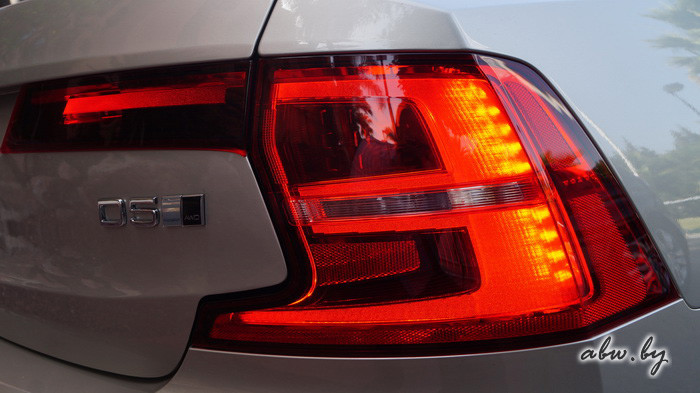 Volvo S90: гость из будущего