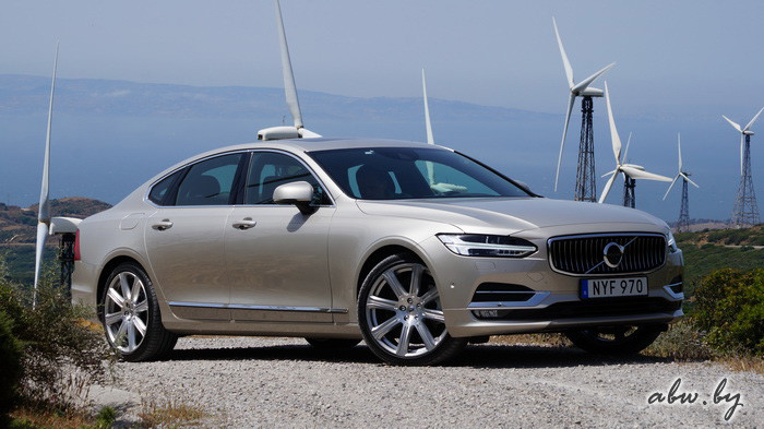 Volvo S90: гость из будущего