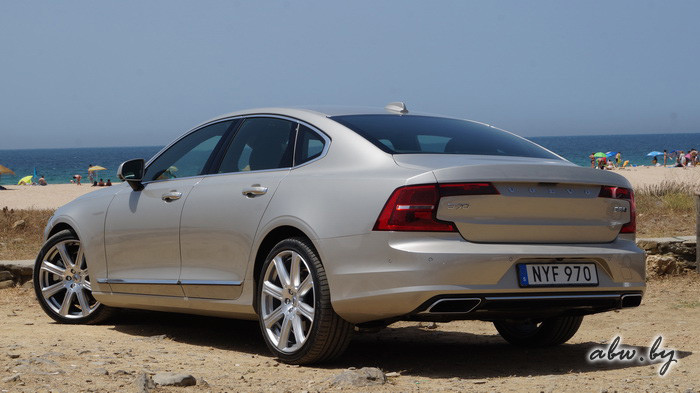 Volvo S90: гость из будущего