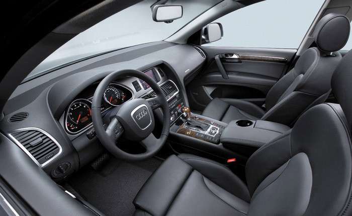 Audi Q7: с какими проблемами придется столкнуться покупателю немолодого 