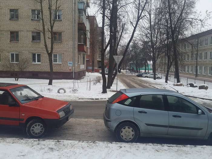 Работа над ошибками. После ДТП с участием подполковника на выездах из дворов установили знаки