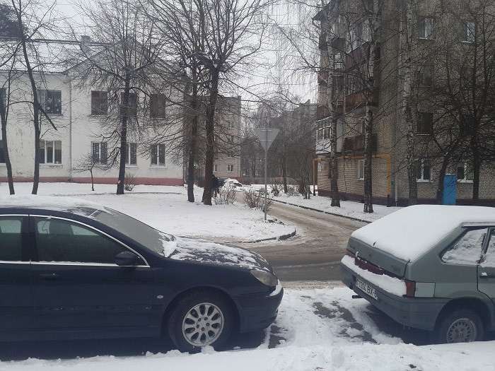 Работа над ошибками. После ДТП с участием подполковника на выездах из дворов установили знаки