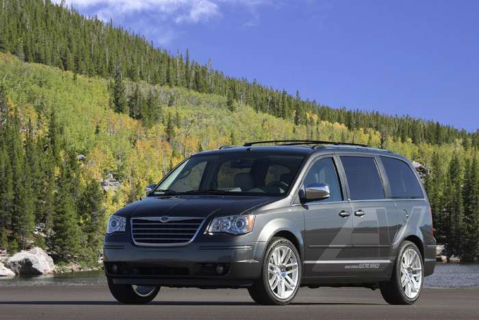 Минивэн или кроссовер: выбираем между Ford Explorer и Chrysler Town&Country