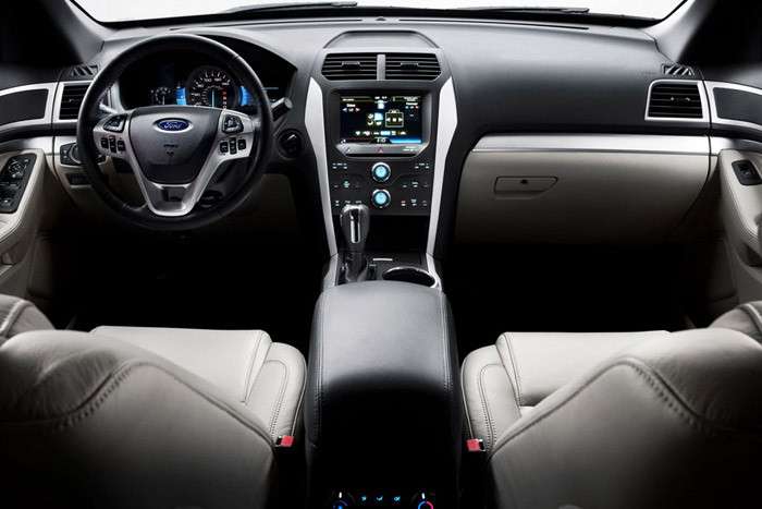 Минивэн или кроссовер: выбираем между Ford Explorer и Chrysler Town&Country