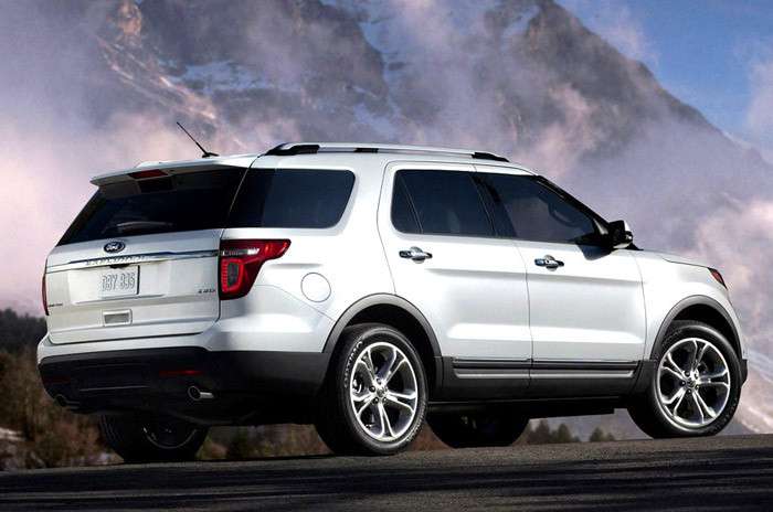 Минивэн или кроссовер: выбираем между Ford Explorer и Chrysler Town&Country