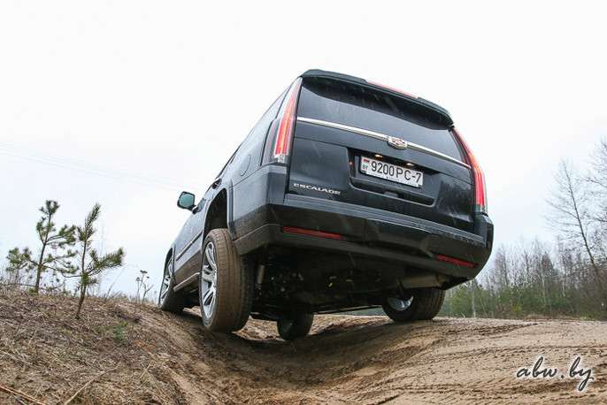 Дрифт, драг и 4 цилиндра... Тест-драйв Cadillac Escalade белорусской сборки