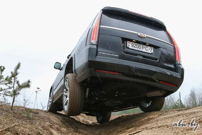 Дрифт, драг и 4 цилиндра... Тест-драйв Cadillac Escalade белорусской сборки