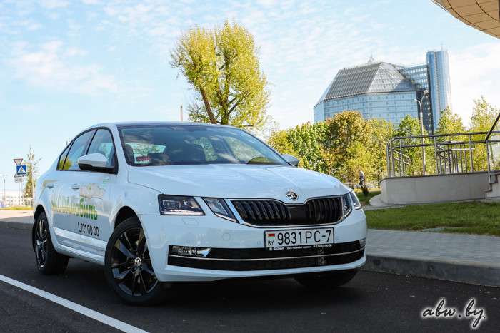 Есть повод для радости? Первый белорусский тест-драйв Skoda Octavia, которую ругают за фары в стиле Mercedes