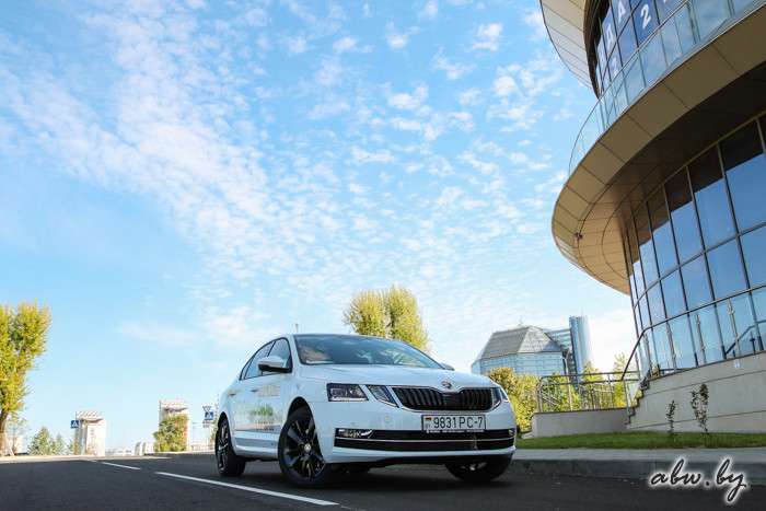 Есть повод для радости? Первый белорусский тест-драйв Skoda Octavia, которую ругают за фары в стиле Mercedes