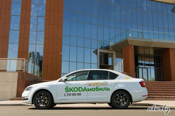 Есть повод для радости? Первый белорусский тест-драйв Skoda Octavia, которую ругают за фары в стиле Mercedes