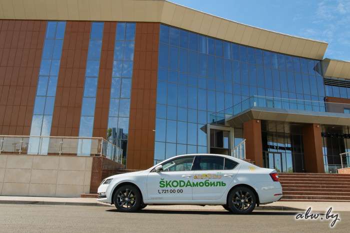 Есть повод для радости? Первый белорусский тест-драйв Skoda Octavia, которую ругают за фары в стиле Mercedes