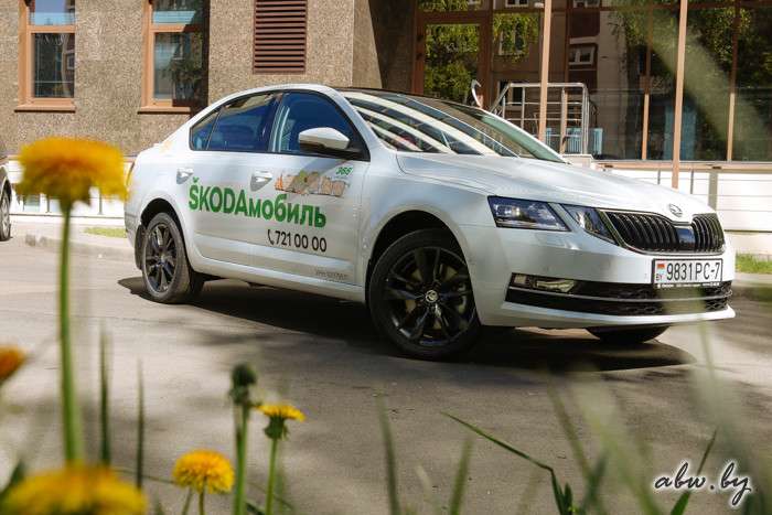 Есть повод для радости? Первый белорусский тест-драйв Skoda Octavia, которую ругают за фары в стиле Mercedes
