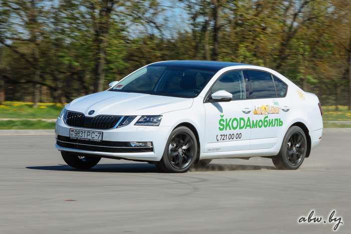 Есть повод для радости? Первый белорусский тест-драйв Skoda Octavia, которую ругают за фары в стиле Mercedes